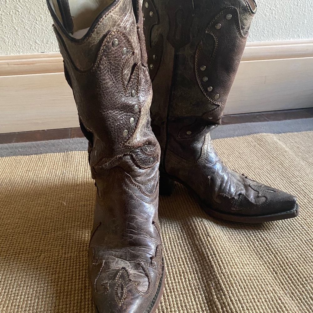 Corral boots - women clipped toe brown size 7M